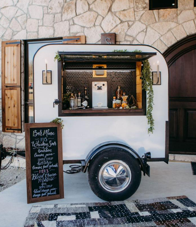 The-Pour-Horse-Mobile-Bar-Logo